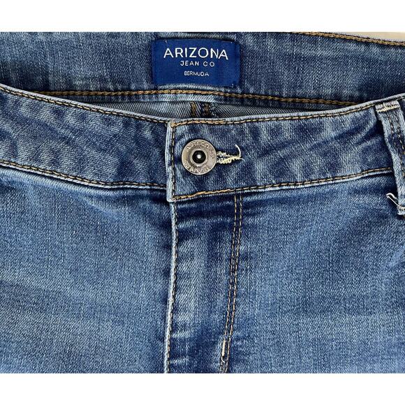 Arizona Jean Co Worn Wash Adjustable Rolled Denim Bermuda Shorts Size 18 Plus - Picture 2 of 6